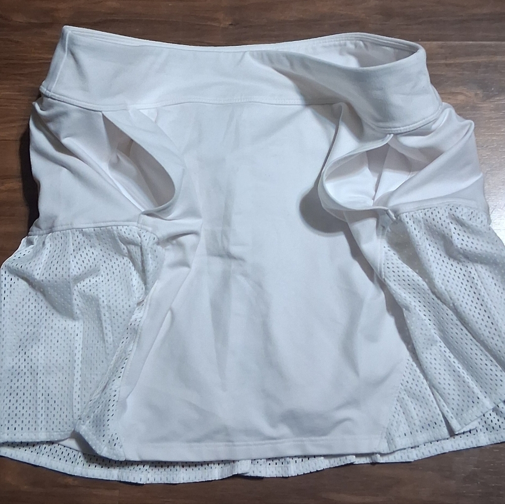 Under Armour White Circle Skater Tennis Skirt with Mesh Panels - Picture 5 of 5
